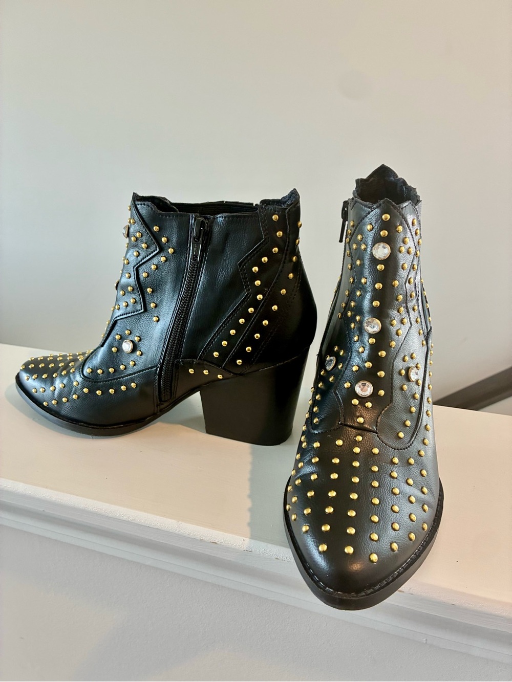 Coconuts by Matisse Black Ankle Booties with Gold Studs Size 8.5M